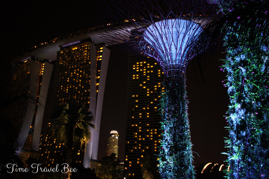 Marina Bay w Singapurze, hotel łódź.