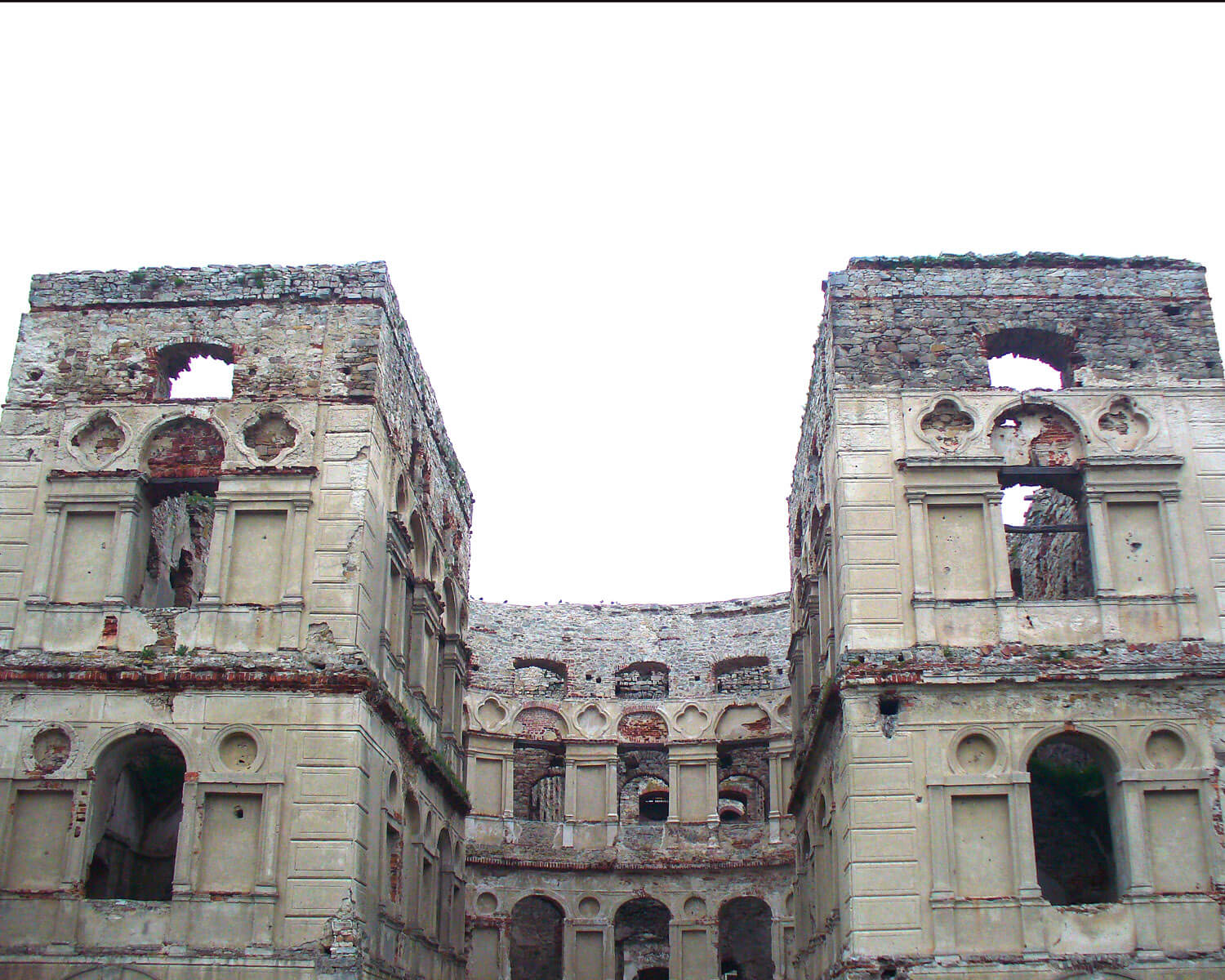 Zamek w Ujeździe. Zamek w Ujeździe. Zamek Krzyżtopór w Ujeździe koło Iwanisk. Najpiękniejsze ruiny zamku w Polsce. Idealny pomysł na weekend w południowej Polsce.