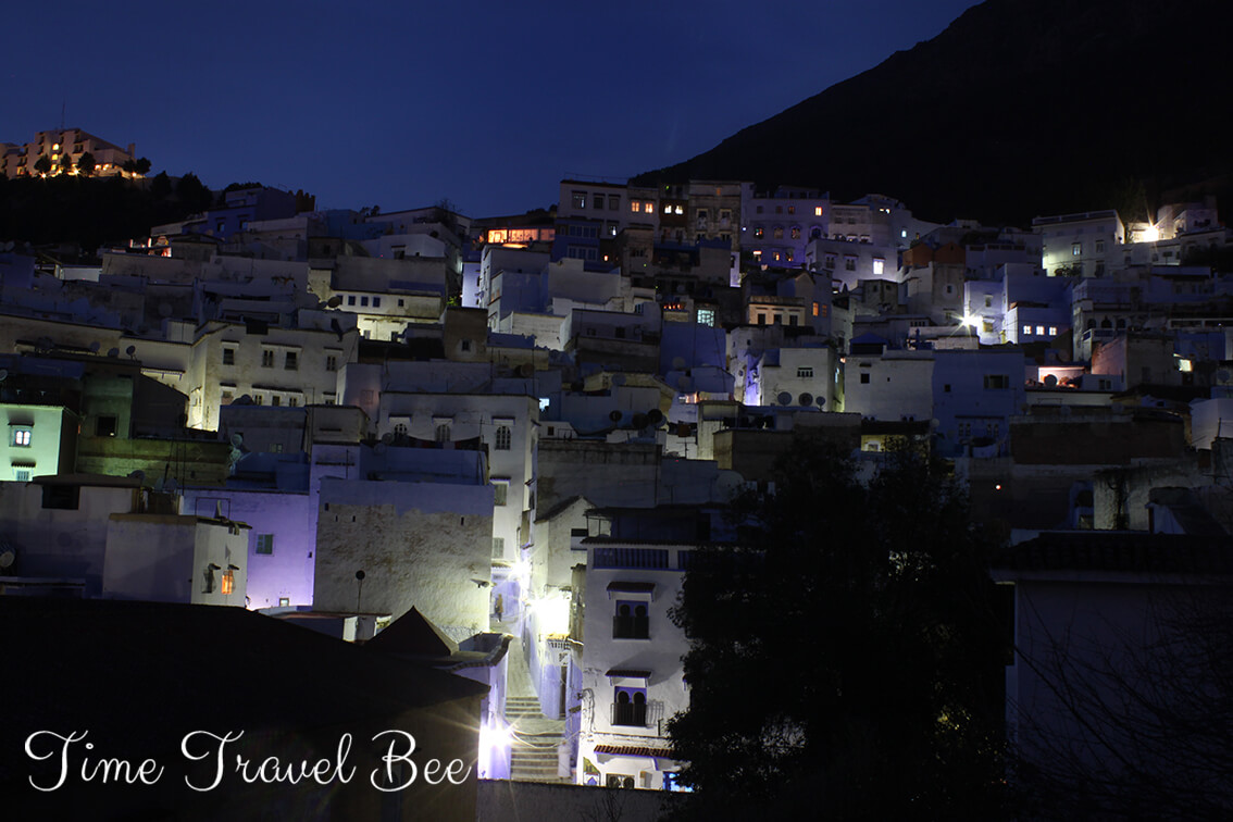 Co zobaczyć w niebieskim mieście nocą?