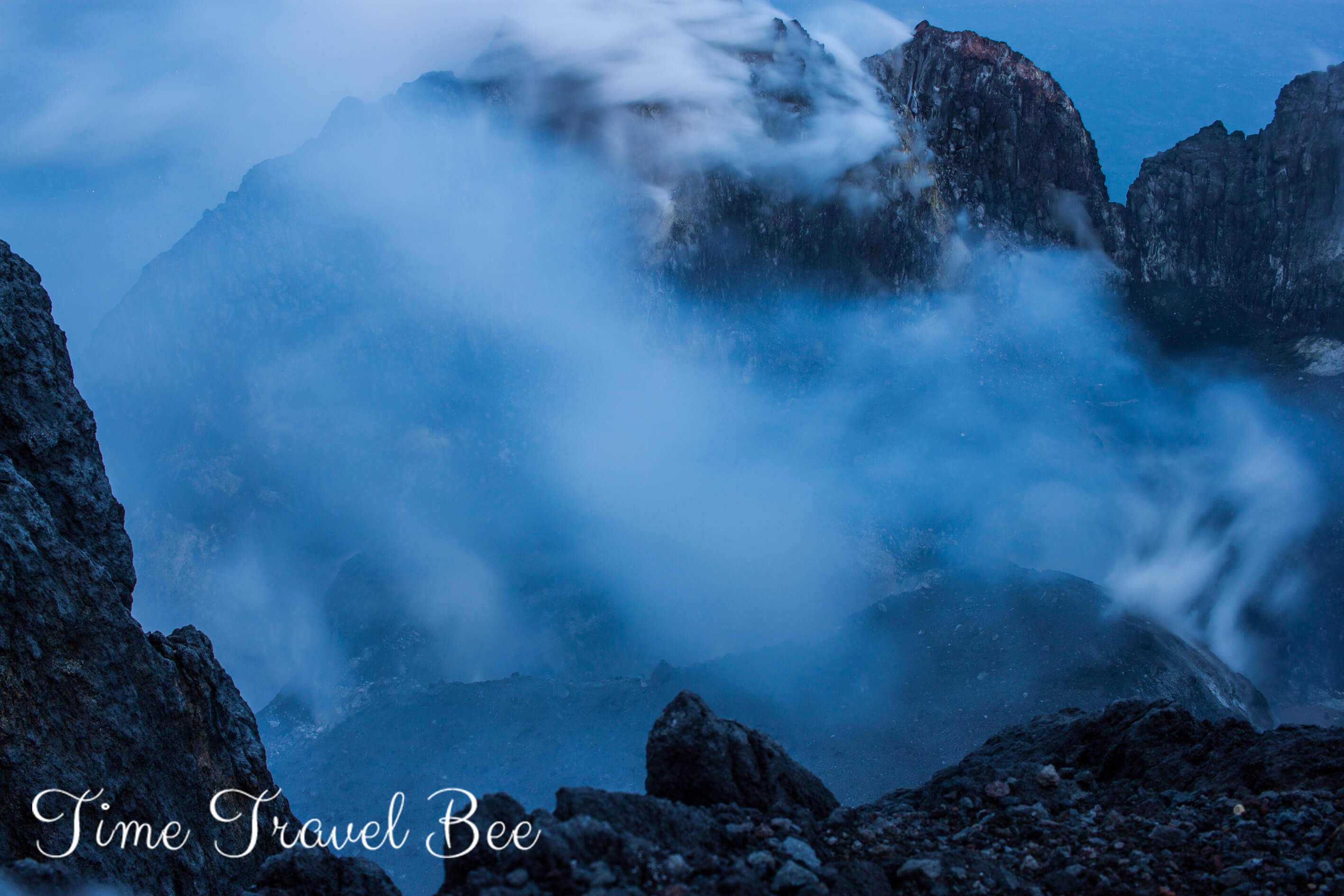 Krater wulkanu Merapi. Wulkany Indonezji.