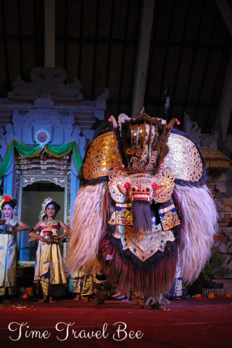 Tradycyjny Balijski taniec z potworem.