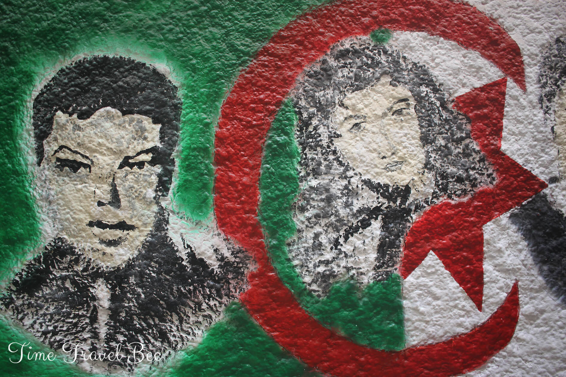 Graffiti obok domu, gdzie zginął Ali la Pointe. Miejsce gdzie zginął Ali La pointe, Graffiti na Kasbie w Algierze. Co zobaczyć w Algierze?