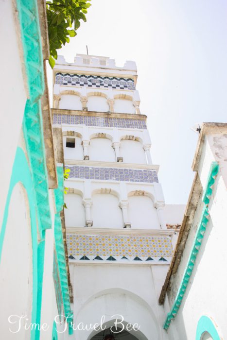 Meczet patrona miasta w Algierze. Minaret mausoleum patrona miasta w Algierze.