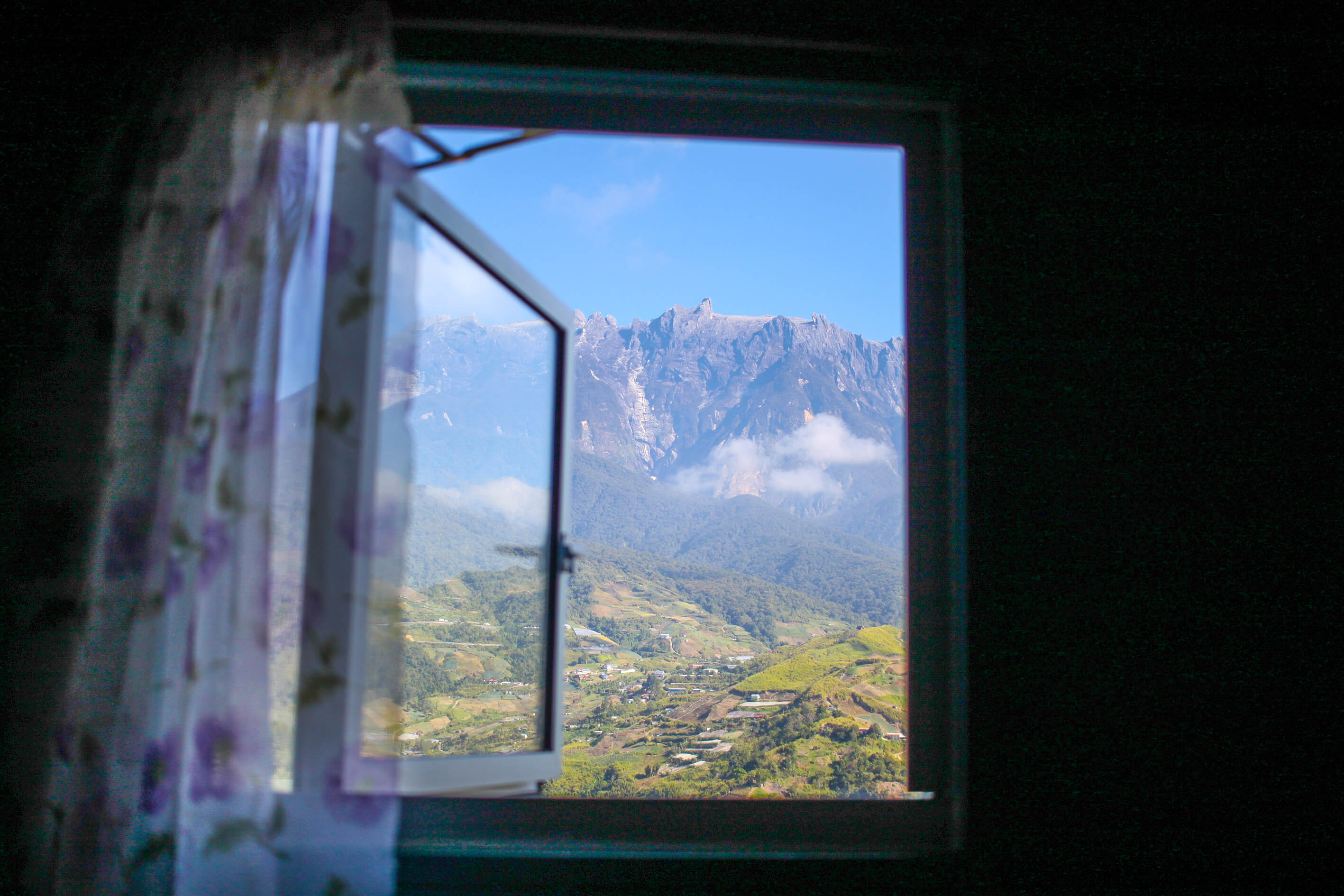 Najwyższy szczyt w Azji południowo - wschodniej, Góra Kinabalu.