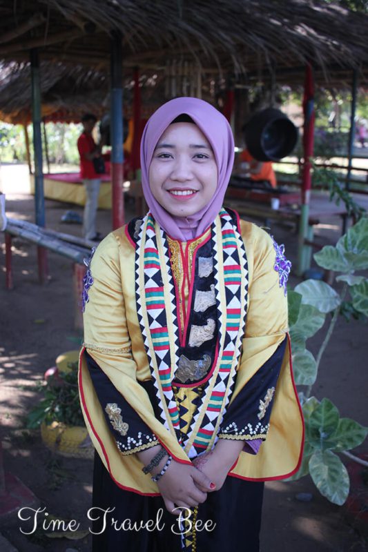 Girl wearing traditional clothes in Malaysua during the Kawa Kawa river cruise.