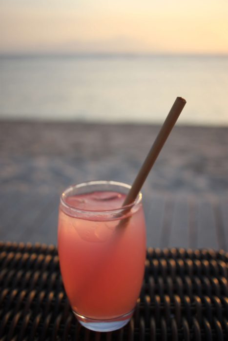 Reusable straw. How to reduce plastic waste when traveling?