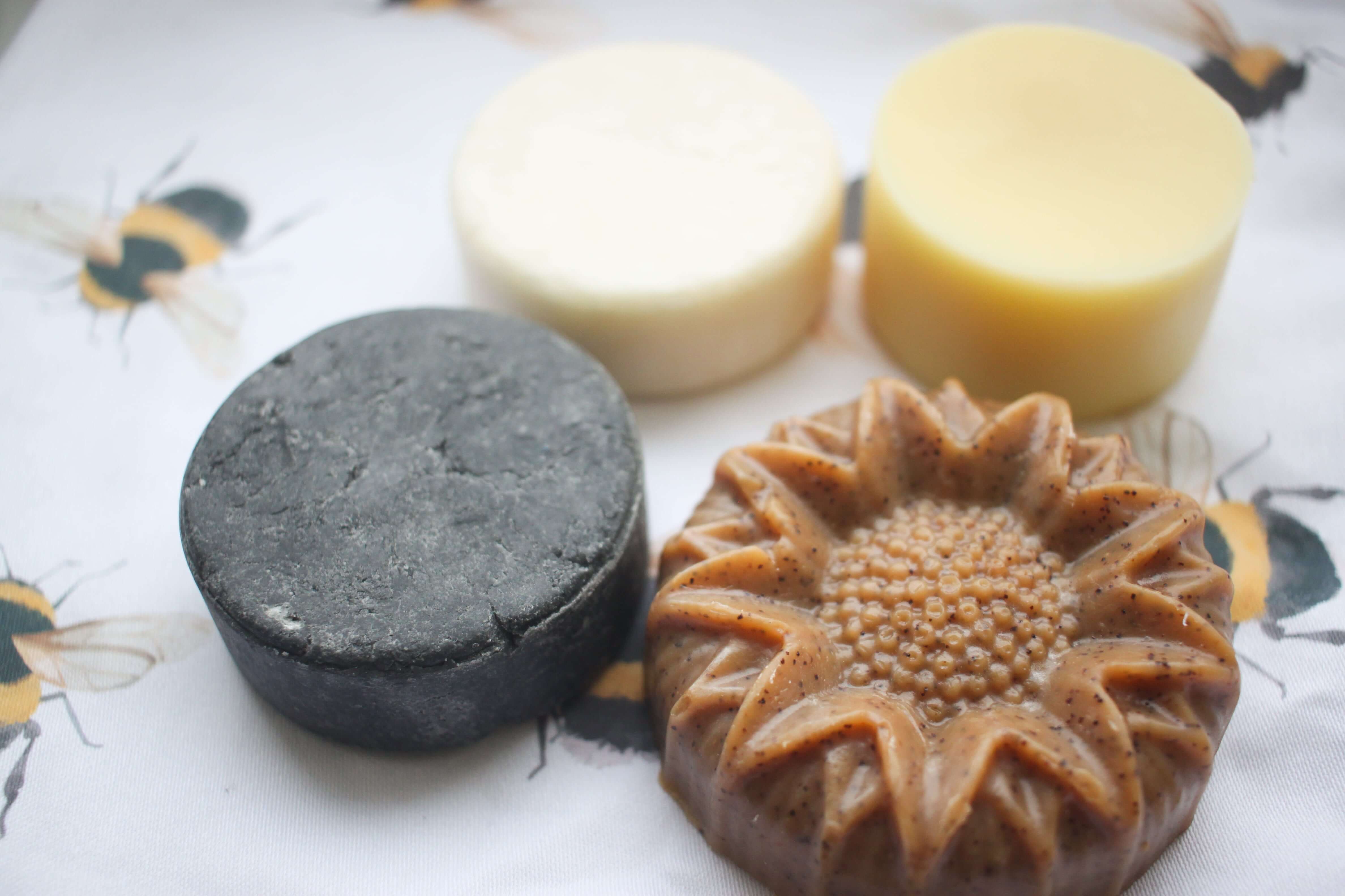 Kosmetyki w kostce, szampon w kostce, mydło naturalne.