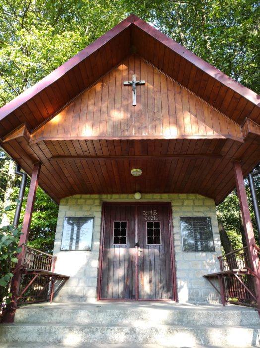 Okolice Sandomierza na weekend. Kapliczka w miejscu rodzin Wincentego Kadłubka.