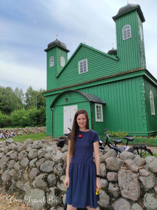 Muzułmańska społeczność w Kruszynianach. ZIelony, drewniany meczet.