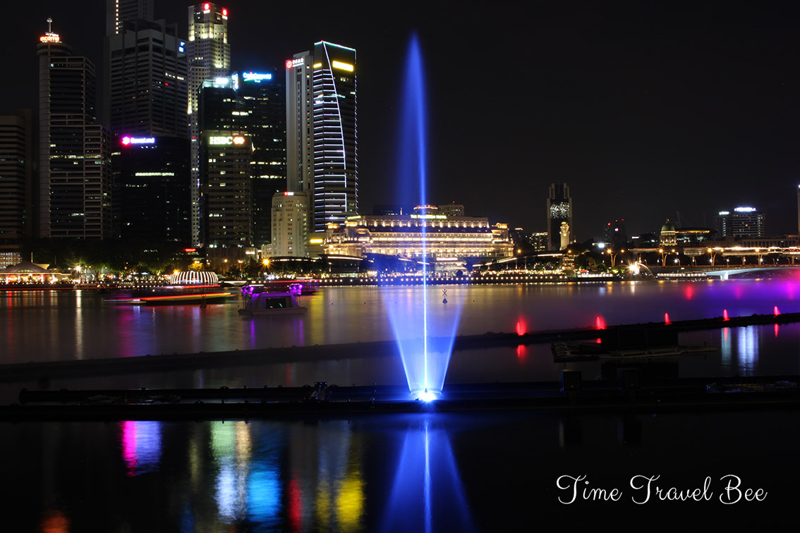 Pokaz świateł i laserów w Singapurze.